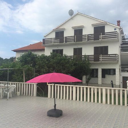 Guesthouse Lidija Kukljica Bagian luar foto