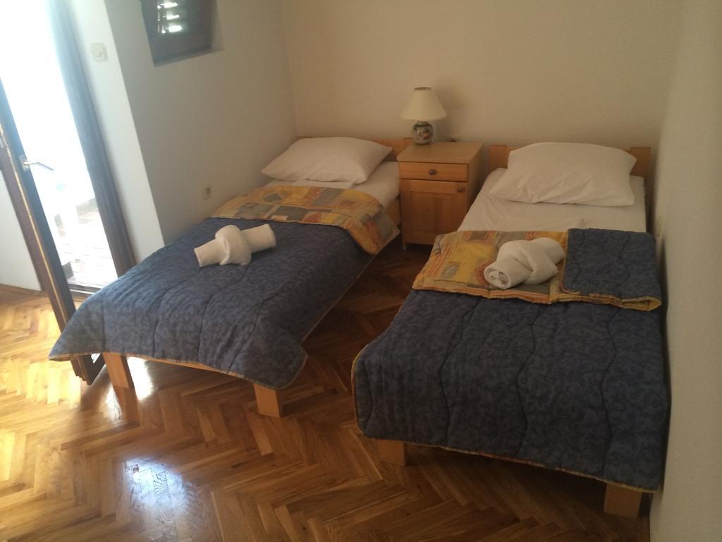 Guesthouse Lidija Kukljica Ruang foto