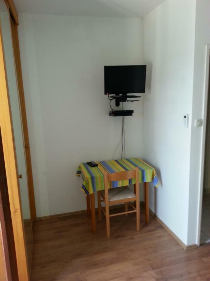 Guesthouse Lidija Kukljica Bagian luar foto