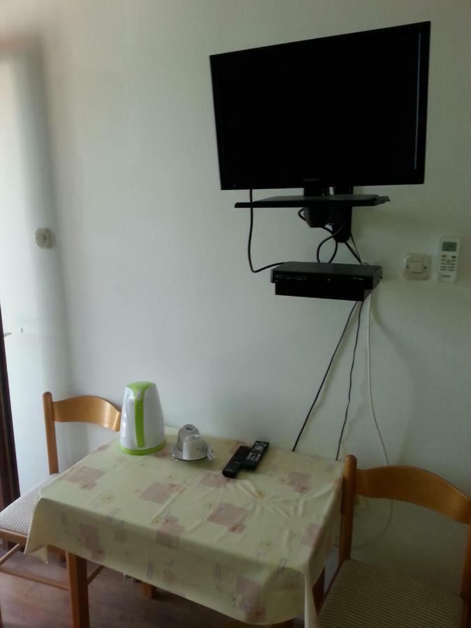 Guesthouse Lidija Kukljica Bagian luar foto