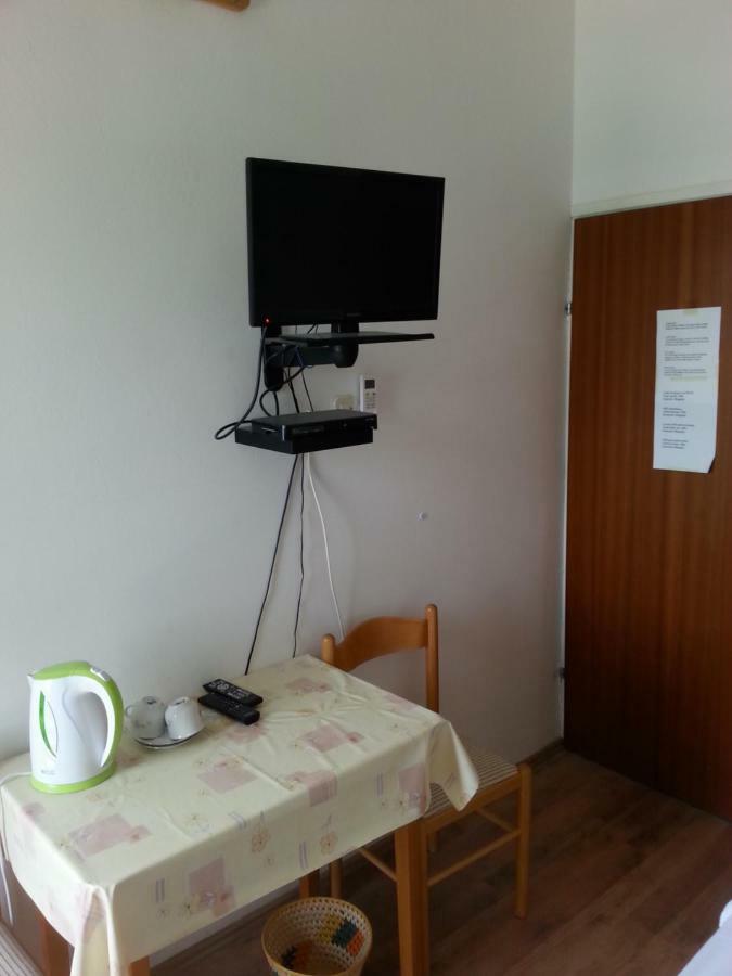 Guesthouse Lidija Kukljica Bagian luar foto