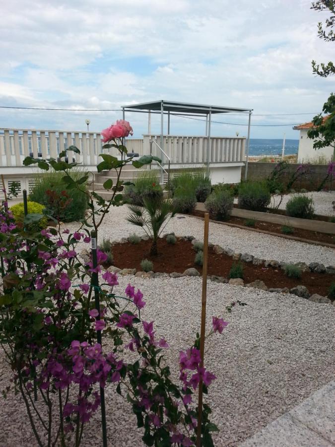 Guesthouse Lidija Kukljica Bagian luar foto